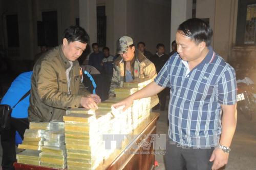 Bắt quả tang vụ vận chuyển trái phép 300 bánh heroin